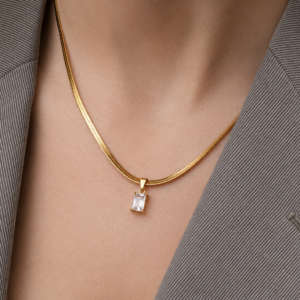 elegant-gold-crystal-necklace